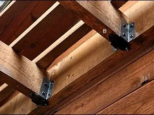 FBB20x : Fixation d'une solive contre une poutre